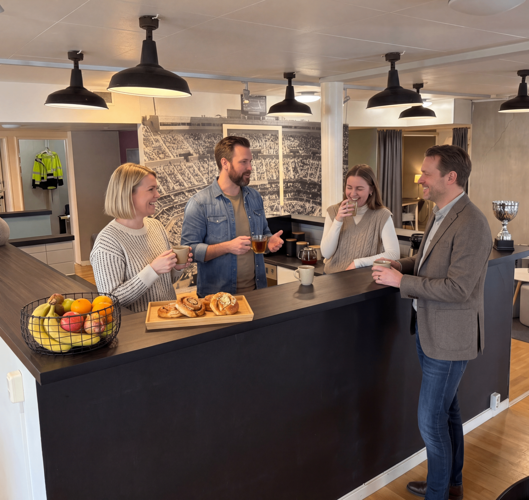 Gemenskap vid bardisken på Bollhuset